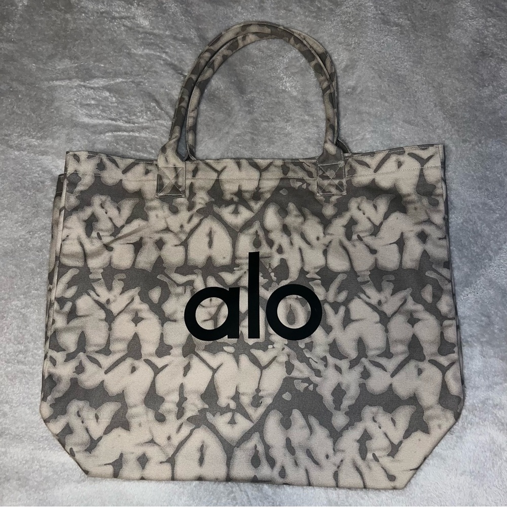 Alo Yoga Tote Bag.